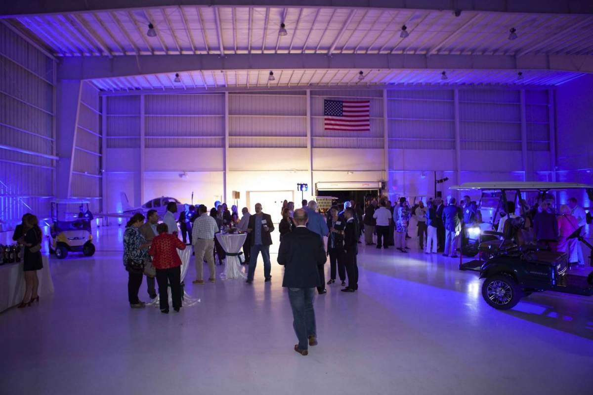 PILOTCAR Florida Naples Jet Center`da