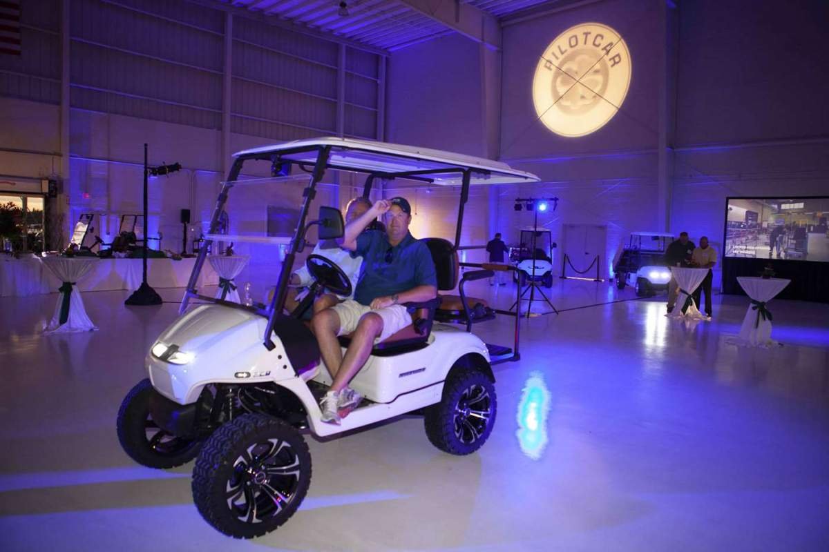 PILOTCAR Florida Naples Jet Center`da