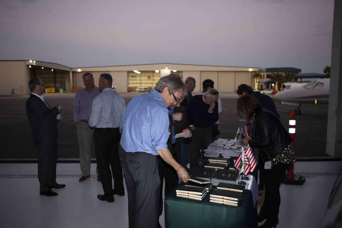 PILOTCAR Florida Naples Jet Center`da