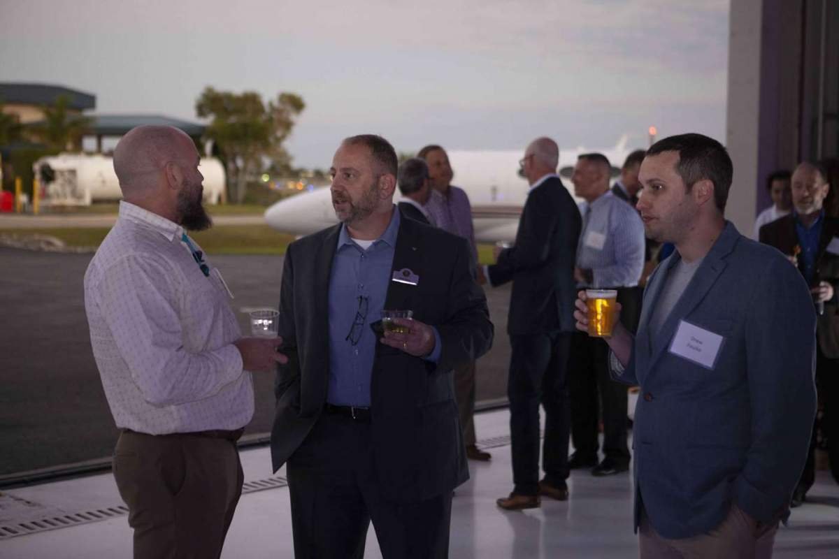 PILOTCAR Florida Naples Jet Center`da